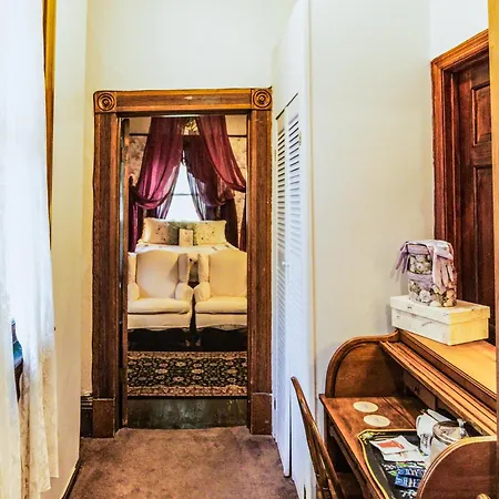 Simmons-Bond Inn Bed & Breakfast-3