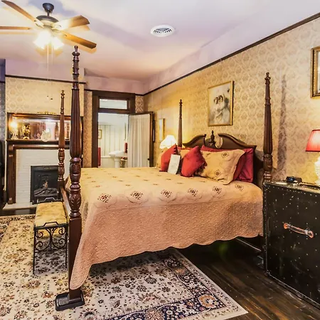 Simmons-Bond Inn Bed & Breakfast-2